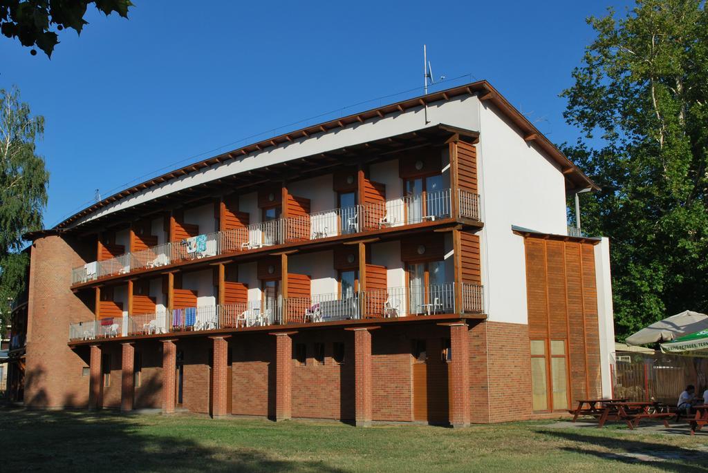 Hotel Holiday Siófok Exteriér fotografie