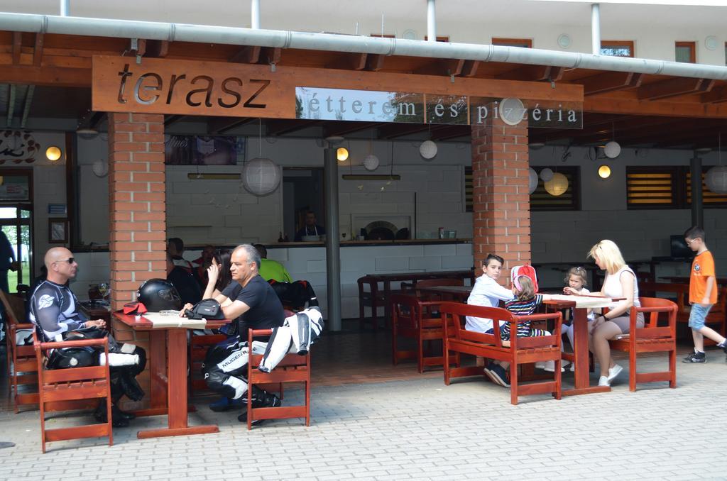 Hotel Holiday Siófok Exteriér fotografie
